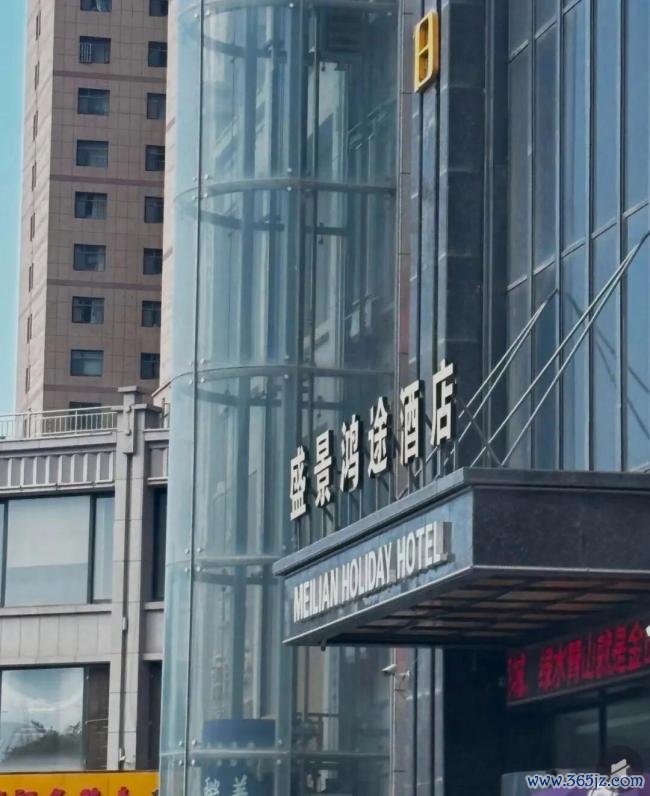女子入住酒店半夜房门竟自动弹开 安全隐患引热议